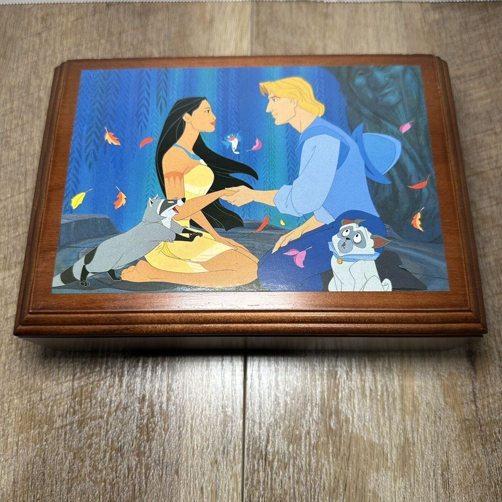Disney Watch Collectors Club Series V Pocahontas By Fossil W/music Box #0068
